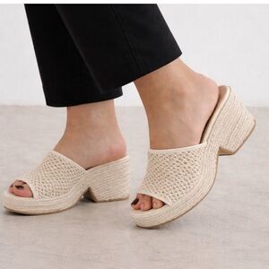 Dolce vitaElegant Cream Woven Women's Mules size 9.5